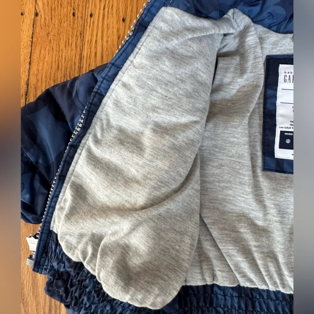 Baby GAP Disney Navy Blue Puffer Jacket size 0-6 months